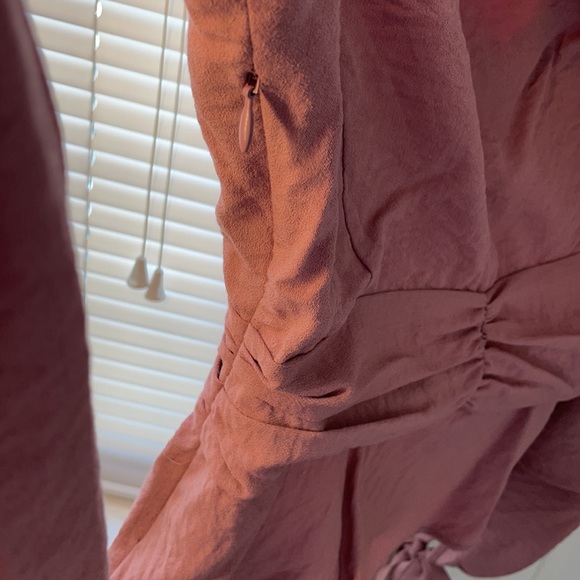 Deep V-neck Blouse - Picture 6 of 6